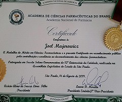 El Dr. Joel Majerowicz recibe la Medalla al Mérito de las Ciencias Farmaceúticas