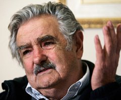 Mujica decreta multas y cárcel para los que maltraten animales